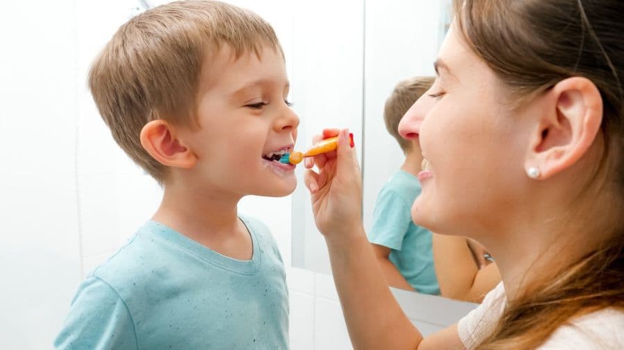 7 semne că trebuie să mergi urgent la dentist